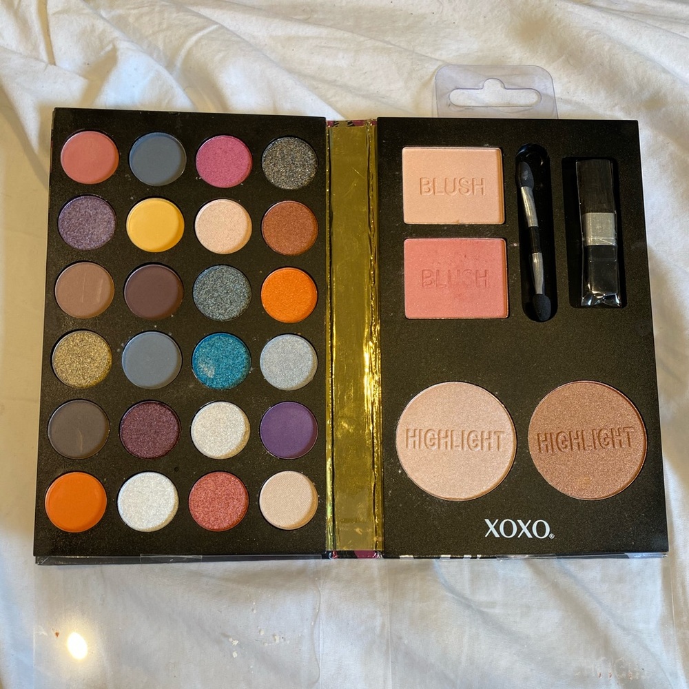 XOXO face palette